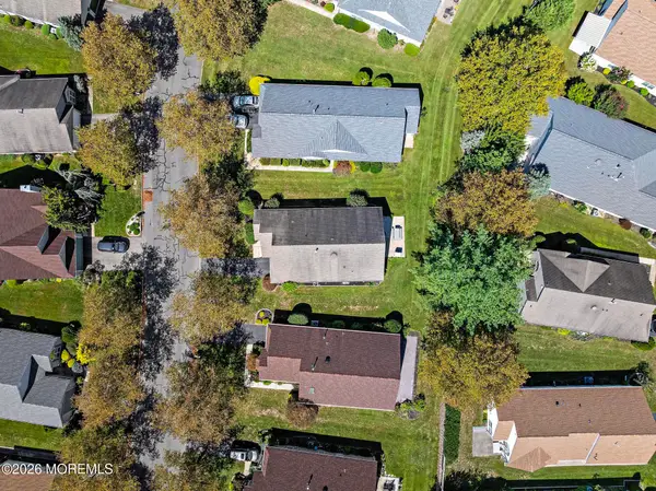 9 Skylark Lane, Lakewood, NJ 08701