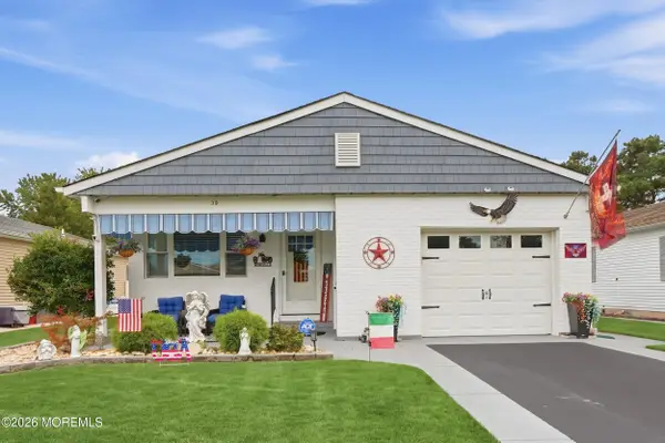 39 Chesterfield Lane, Toms River, NJ 08757