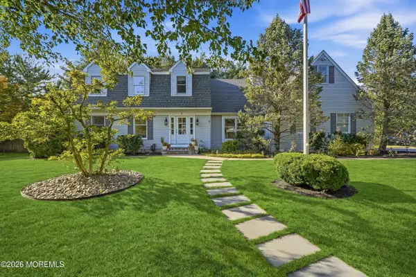 9 Lakeview Drive, Tinton Falls, NJ 07712