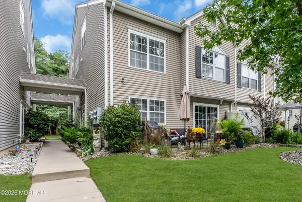 10 Topeka Court, Tinton Falls, NJ 07712