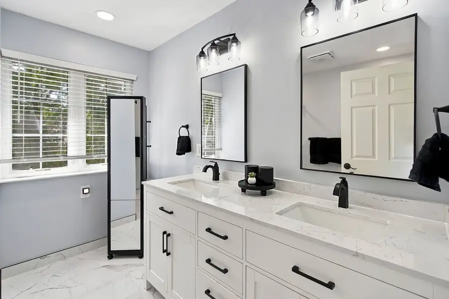28 Violet Circle, Howell, NJ 07731 - #3