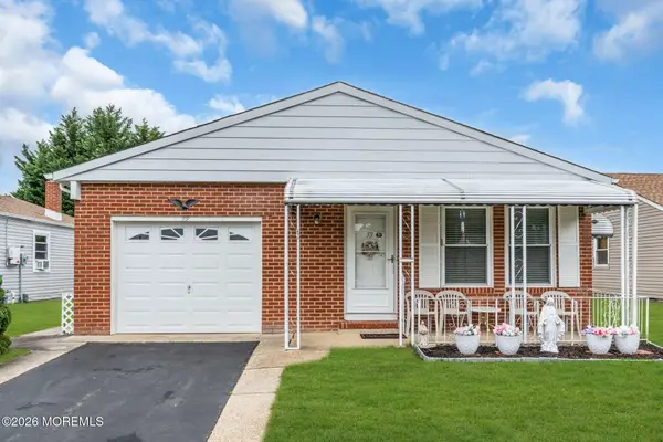 39 Innsbruck Drive, Toms River, NJ 08757