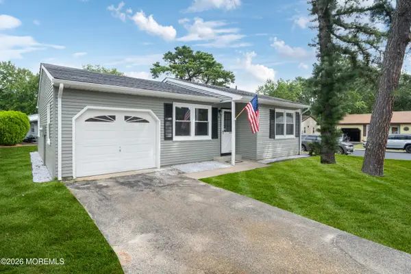 18 Chestnut Avenue, Whiting, NJ 08759