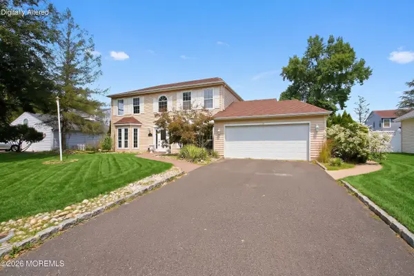 8 Lindner Lane, Howell, NJ 07731