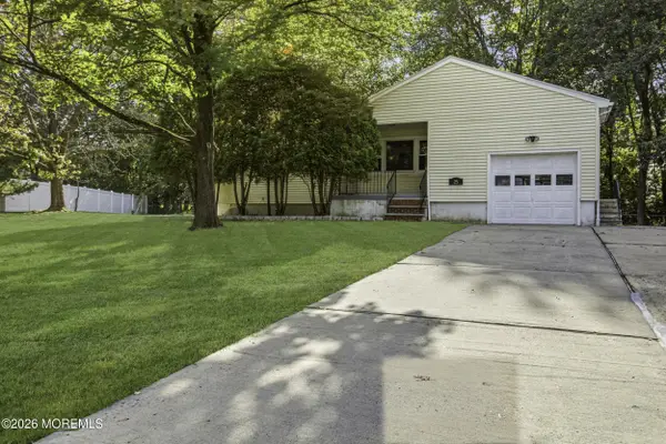 25 Woodbrook Drive, Matawan, NJ 07747