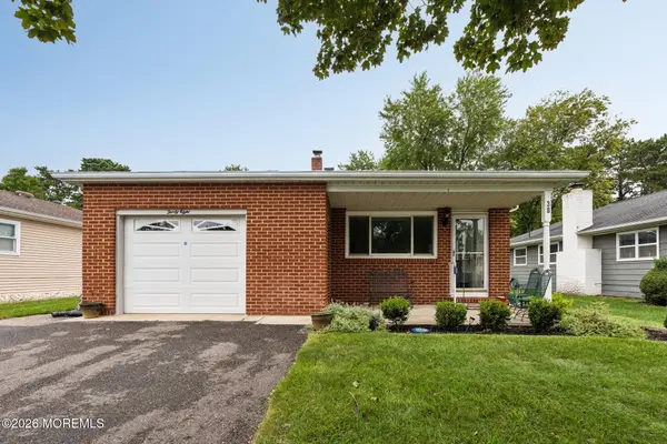 38 Biabou Drive, Toms River, NJ 08757