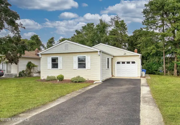 18 Maison Way, Toms River, NJ 08757