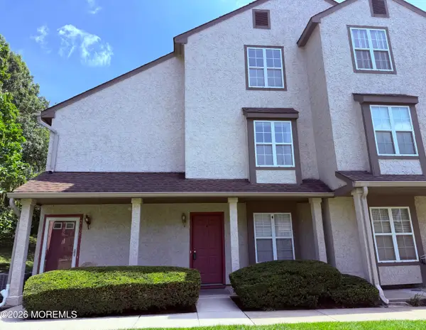 2704 Commons Drive #4, East Brunswick, NJ 08816