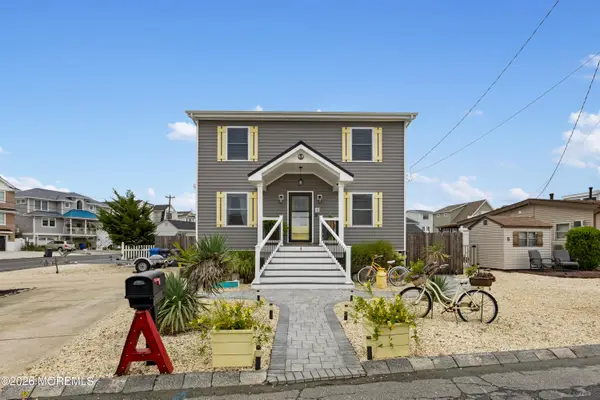 4 Weaver Drive, Manahawkin, NJ 08050