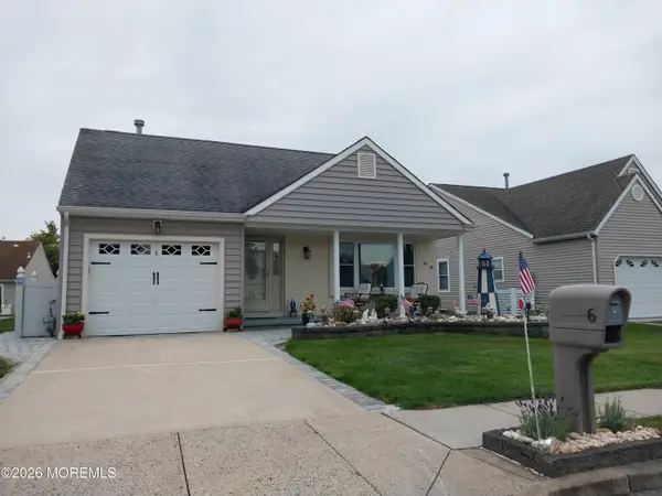6 Sandhurst Court, Toms River, NJ 08757