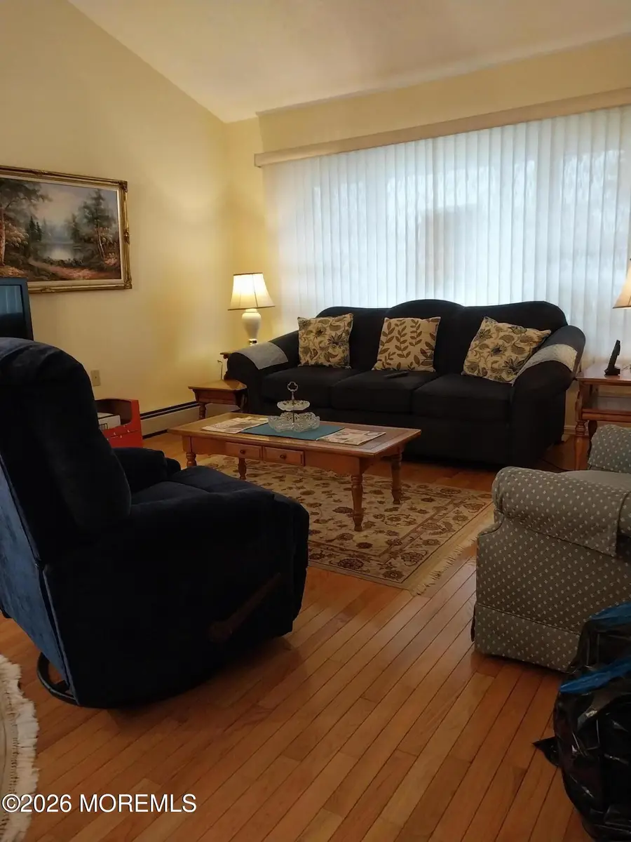 6 Sandhurst Court, Toms River, NJ 08757 - #3