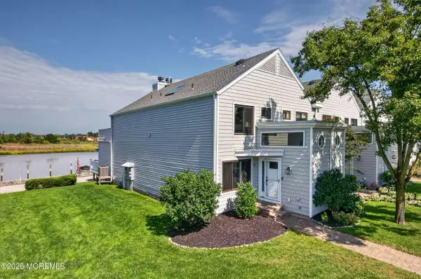 9 Bridgewaters Drive #8, Oceanport, NJ 07757