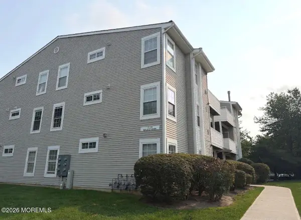 13 Equestrian Court, Tinton Falls, NJ 07753