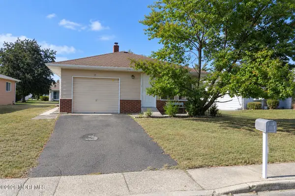 17 Spanish Wells Street, Toms River, NJ 08757