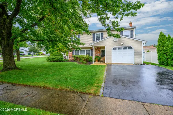2 Evergreen Place, Howell, NJ 07731