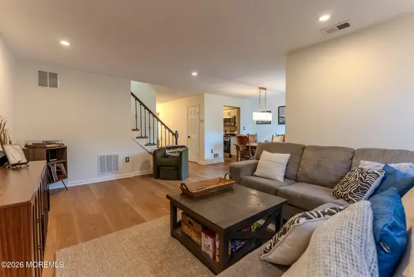 33 Farragut Square, Freehold, NJ 07728