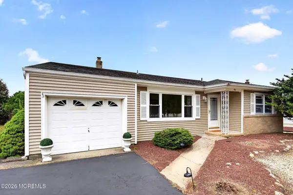 50 Oakfield Road, Toms River, NJ 08757