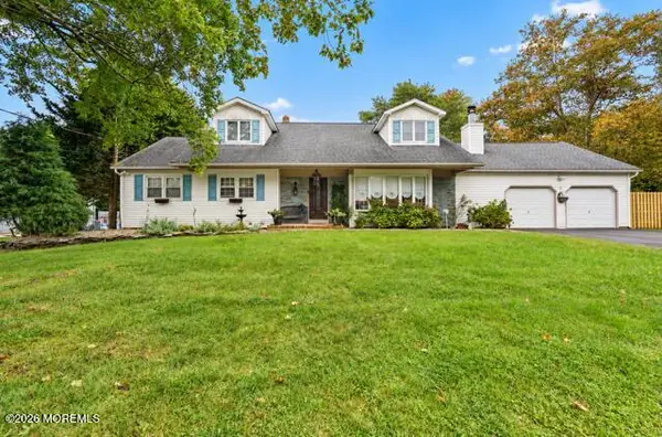 11 Lake Ontario Lane, Morganville, NJ 07751