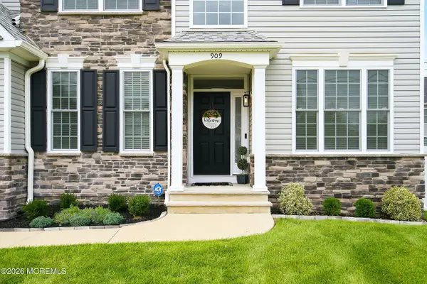 909 Englemere Boulevard, Toms River, NJ 08757