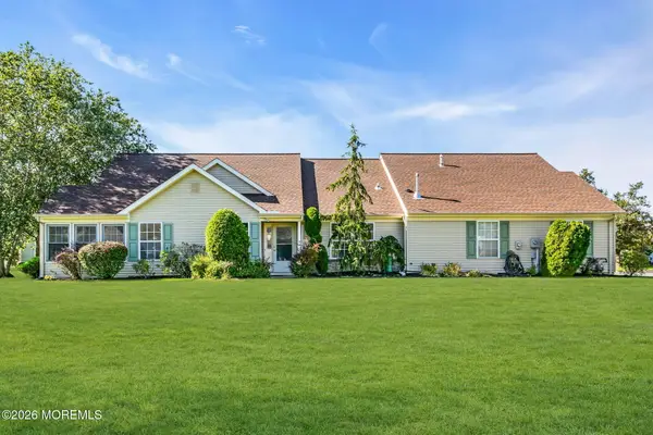 11 Ivy Hill Road, Lakewood, NJ 08701