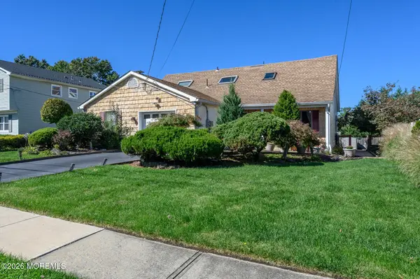15 Carlow Way, Hazlet, NJ 07730