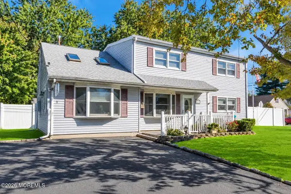15 Hemingway Drive, Hazlet, NJ 07730