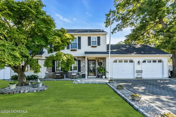 7 Pinyon Street, Howell, NJ 07731