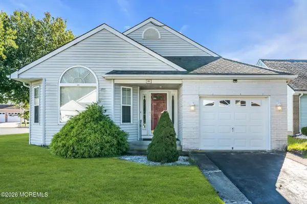 132 Chesterfield Lane, Toms River, NJ 08757