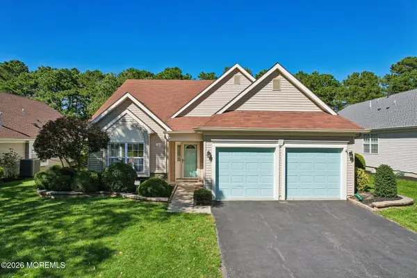 12 Sandhurst Road, Lakewood, NJ 08701