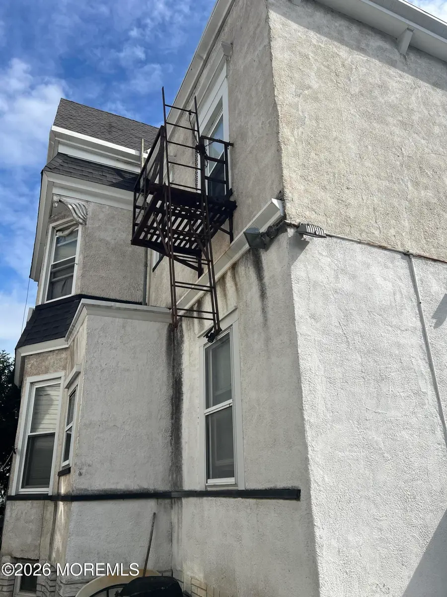 2 Howell Place Place #4, Newark, NJ 07106 - #3