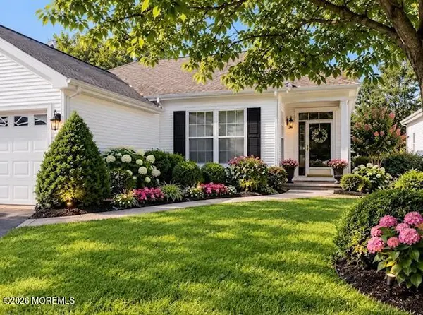 17 Greensprings Drive, Lakewood, NJ 08701