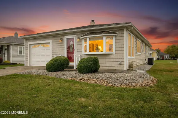 20 Corinth Place, Toms River, NJ 08757
