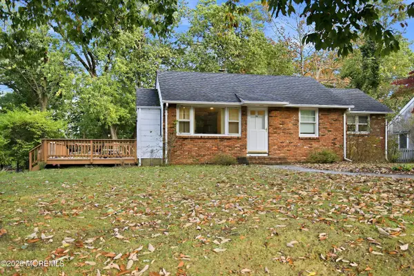 34 Hemlock Road, Howell, NJ 07731