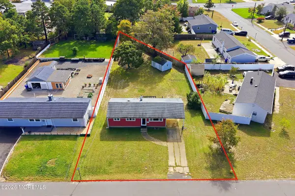 84 Lakeland Drive, Brick, NJ 08723