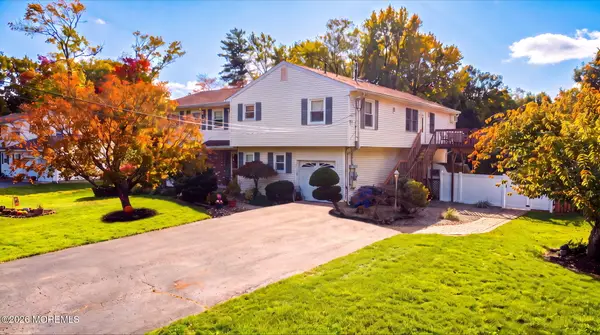 13 Lee Road, Manalapan, NJ 07726