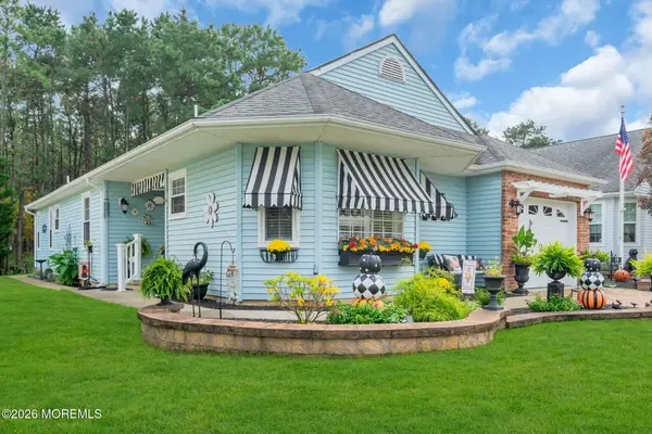 19 Weybridge Court, Toms River, NJ 08757