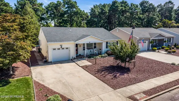 18 Beaverbrook Drive, Toms River, NJ 08757