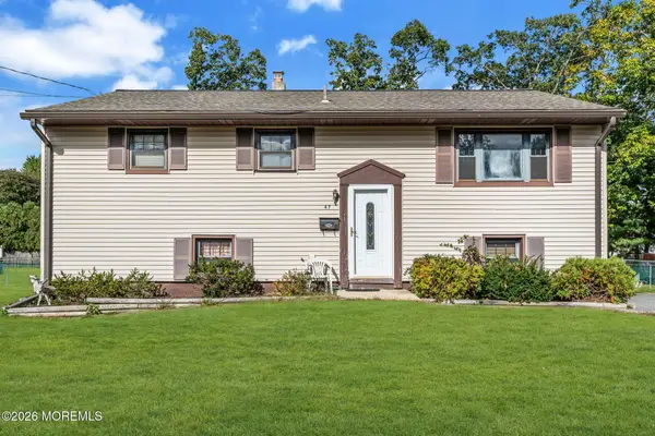47 Darien Road, Howell, NJ 07731
