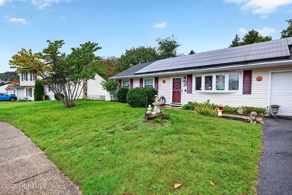 7 Colonial Court, Barnegat, NJ 08005