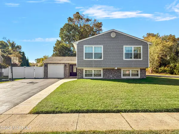 2 Hearth Court, Howell, NJ 07731