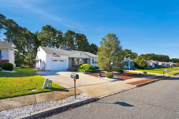 16 Westport Drive, Toms River, NJ 08757