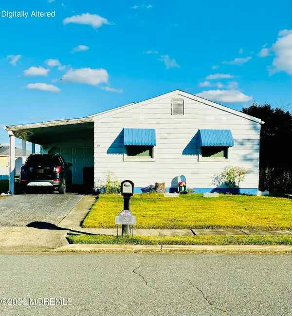 29 Seville Place, Toms River, NJ 08757