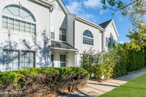 69 Madison Court, Tinton Falls, NJ 07712