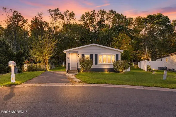 72 Deer Way, Englishtown, NJ 07726