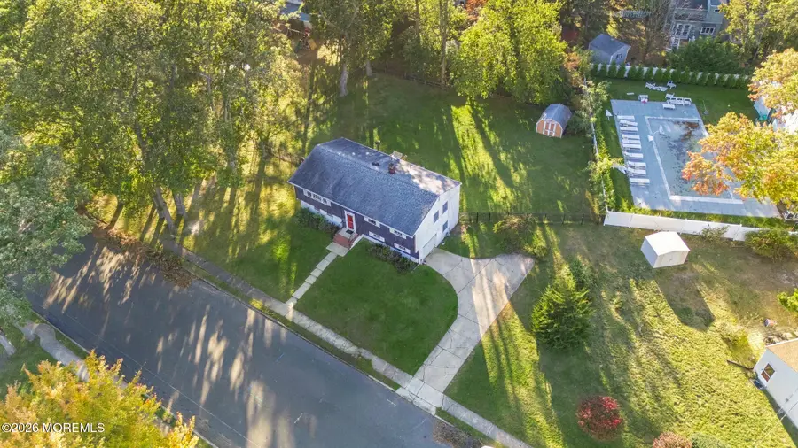 3 Roslyn Drive, Oakhurst, NJ 07755 - #2