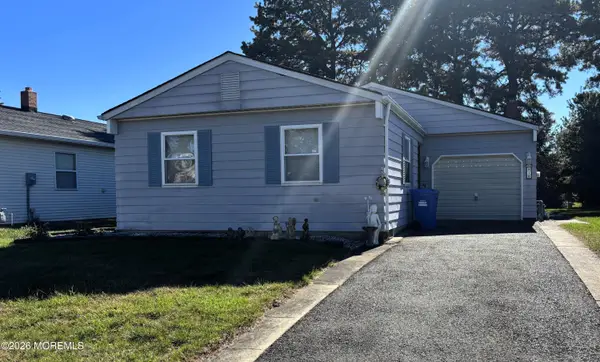 18 Inverell Drive, Toms River, NJ 08757