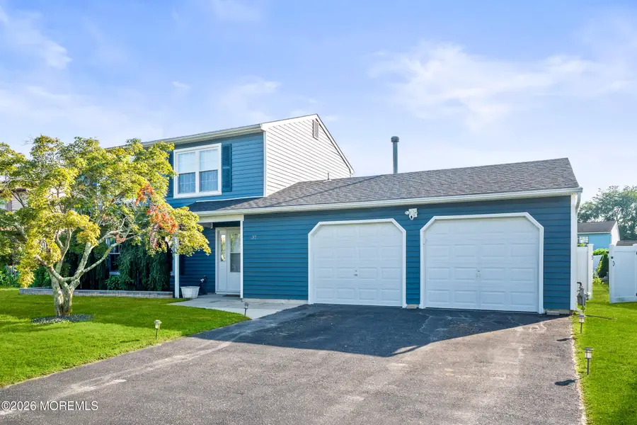 37 Starlight Road, Howell, NJ 07731 - #3