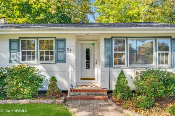 21 Oak Ridge Parkway, Toms River, NJ 08755