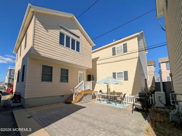 22 Spray Way, Lavallette, NJ 08735