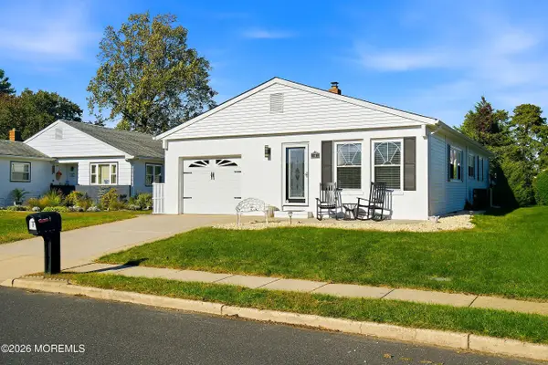 4 Beaumont Court, Toms River, NJ 08757